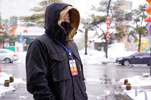 春雪中的守望者：疫情不除，我們不散